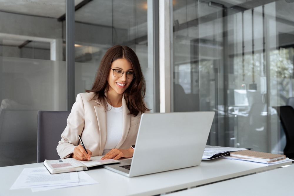 dedicated desk Dubai
